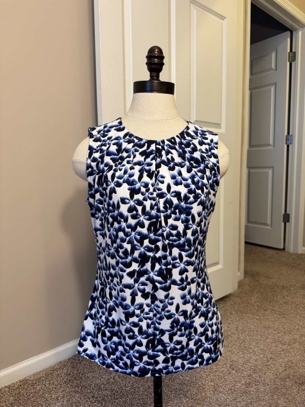 Calvin Klein Women's Blue and White Floral Blouse